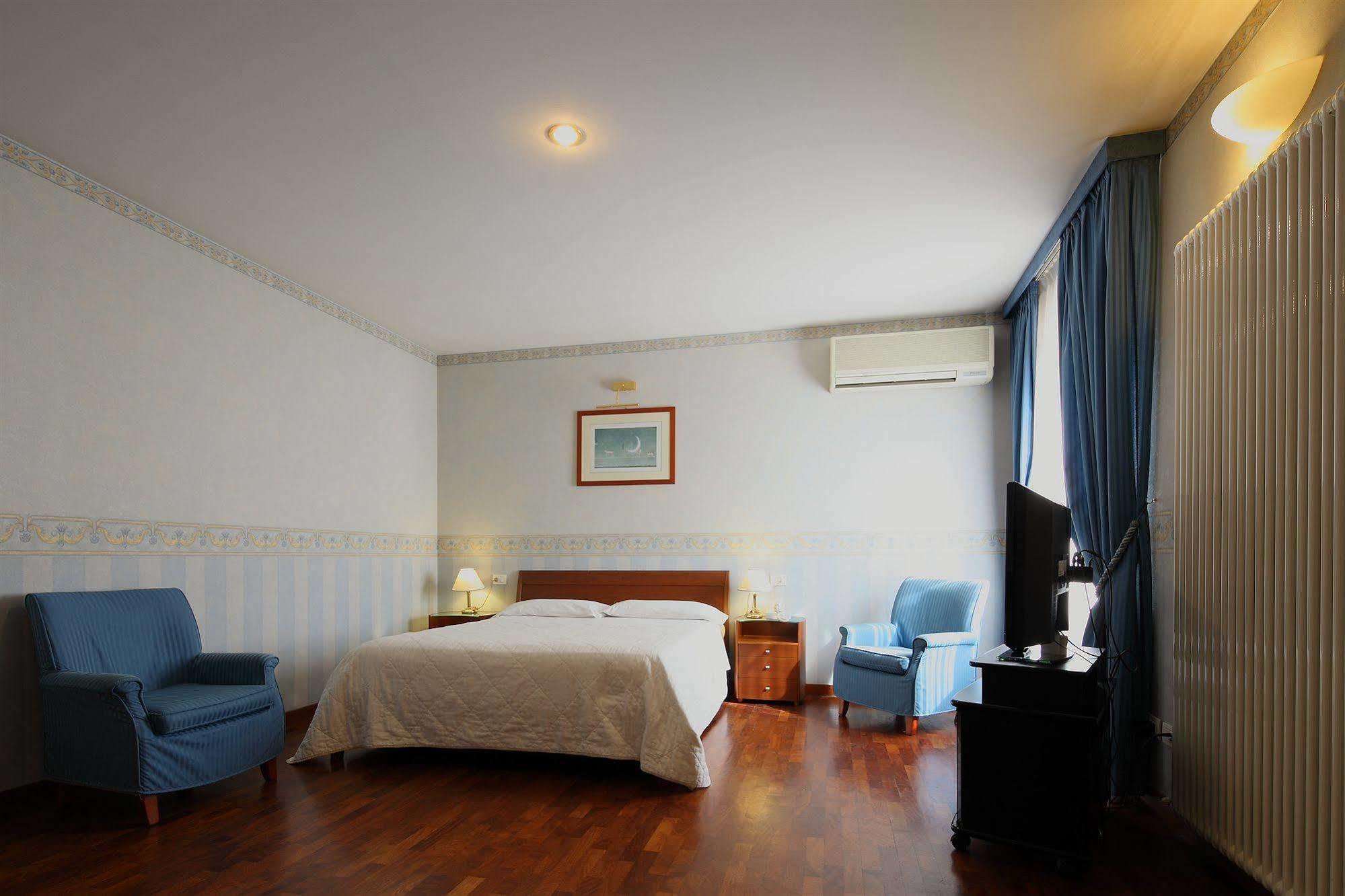 Nuovo Hotel Del Porto Bolonia Zewnętrze zdjęcie