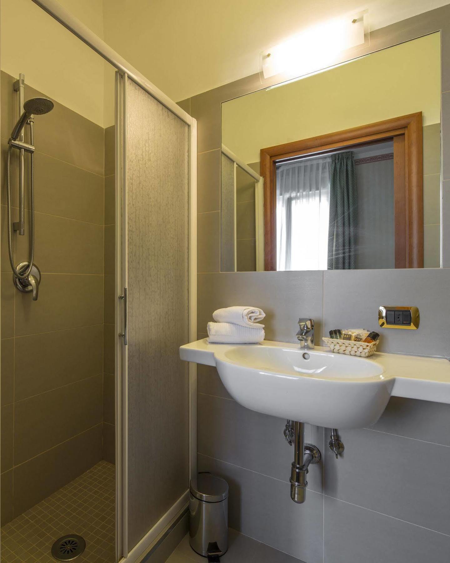 Nuovo Hotel Del Porto Bolonia Zewnętrze zdjęcie