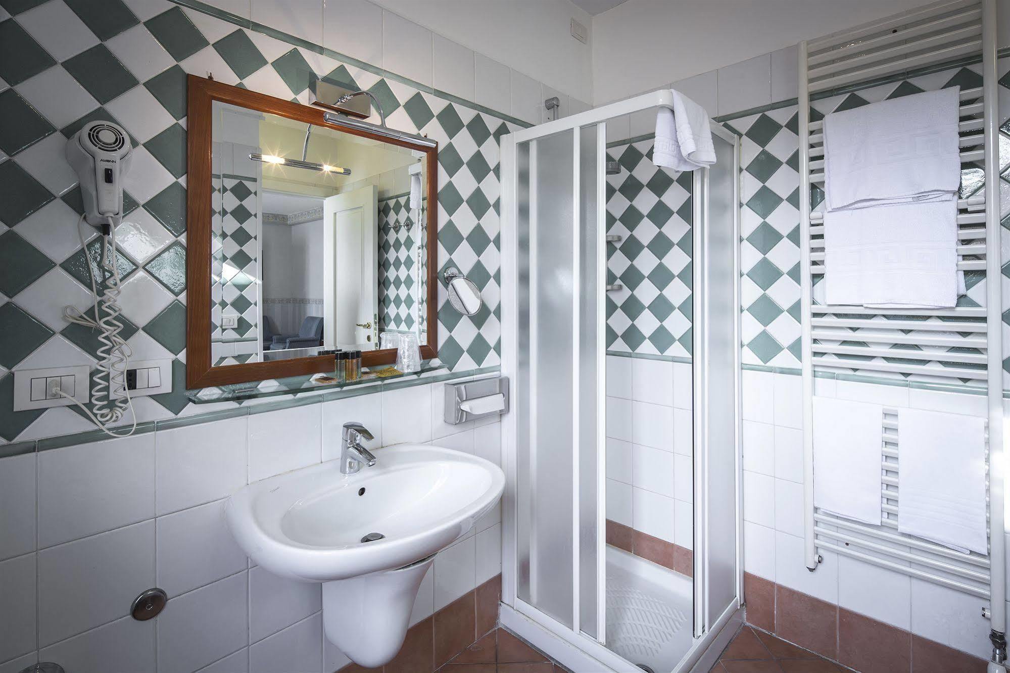 Nuovo Hotel Del Porto Bolonia Zewnętrze zdjęcie